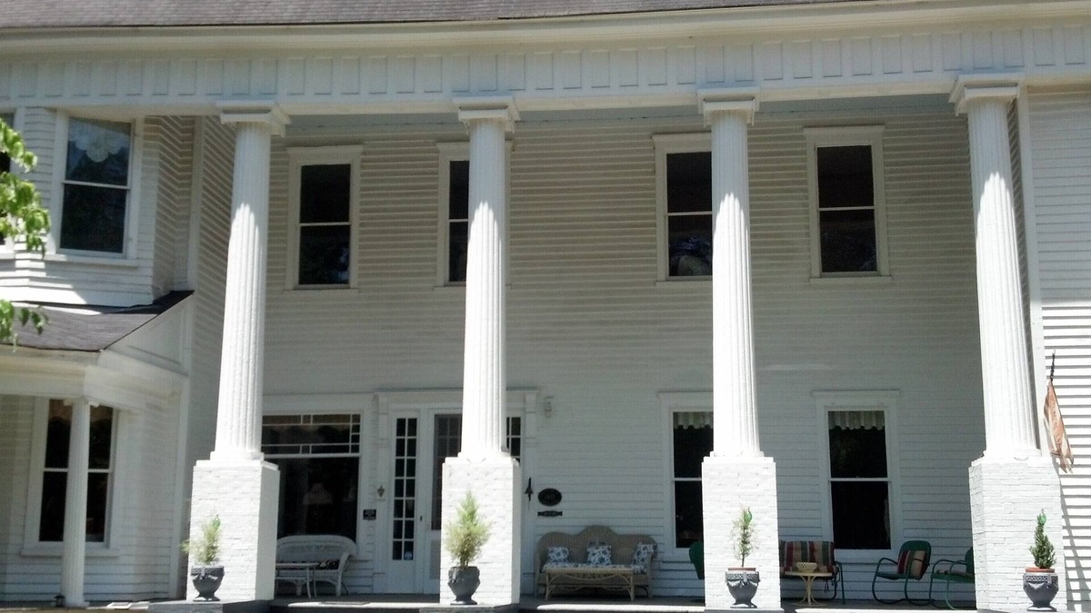 Camilla Bed & Breakfast | End O Day Manor House