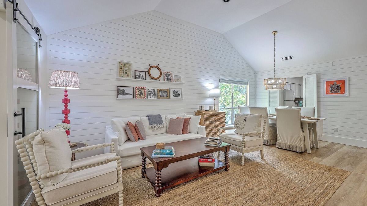 Seabrook Island Cottage | End-Unit Bright Beach Cottage for 6. Amenity Cards Included.