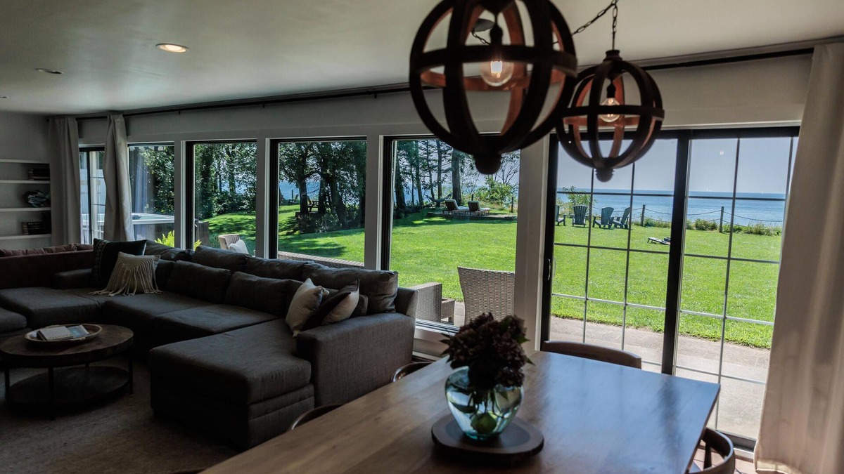 South Haven House | ★ Endless Lake Michigan. Cozy & Spacious Getaway with hot tub!