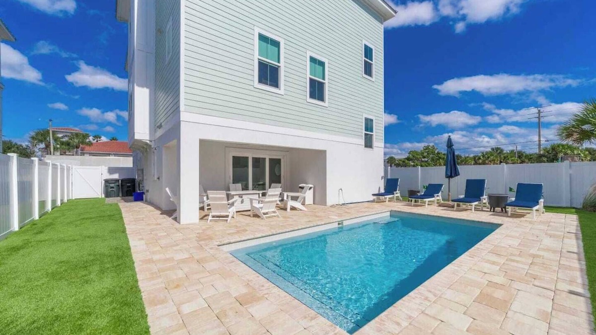 St. Augustine Beach Villa | Endless Summer Oasis heated pool and putting green