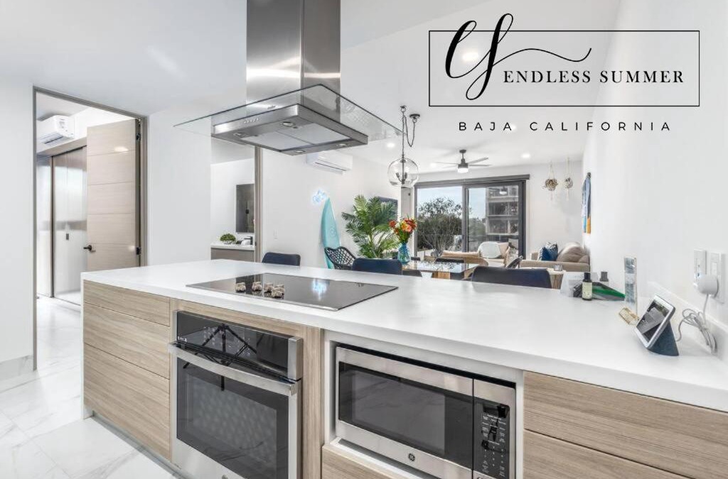 El Tezal Apartment | Endless Summer - 2Bed 2Bath Condo - Seasonly Heated Pool with Ocean Views - 5min walk to Beach - Fibre Internet - Sleeps 6