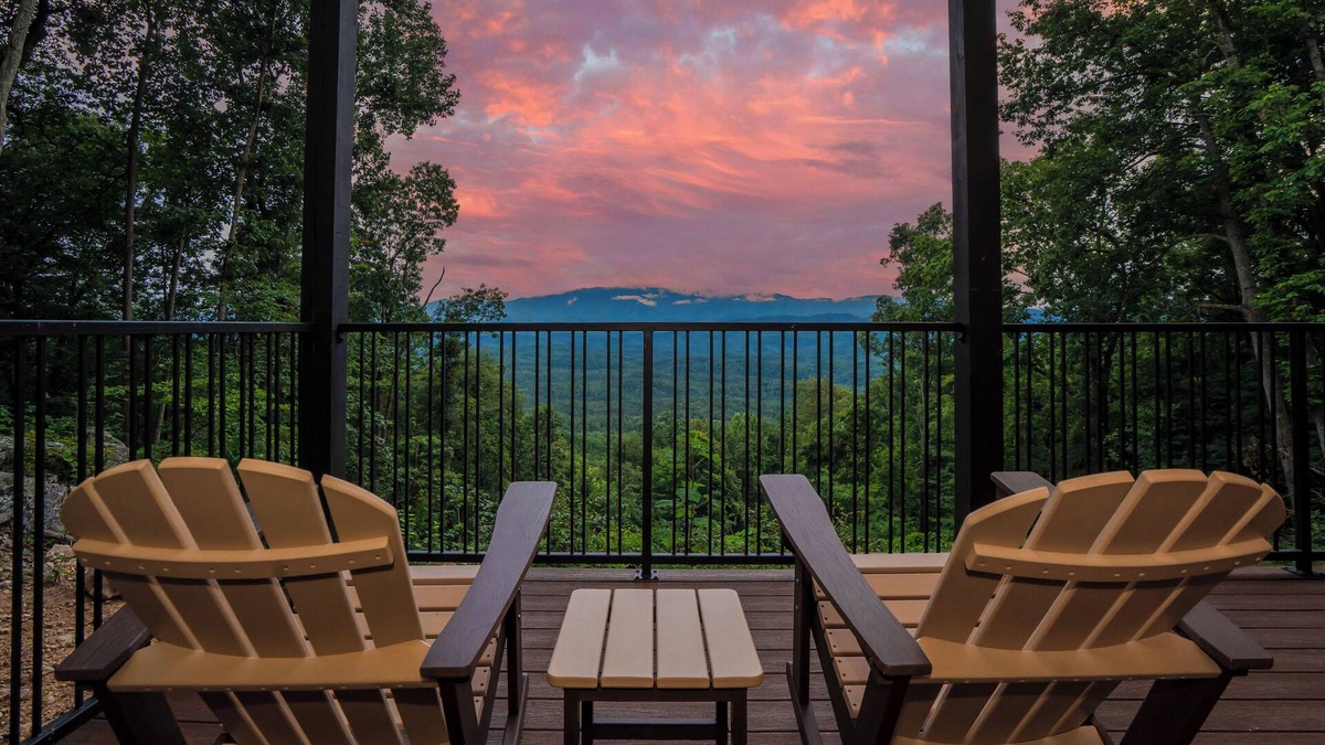Sevierville Cabin | EndlessViews: Pool*Views*HotTub*Wifi*Theater*GameRoom*S/Secluded