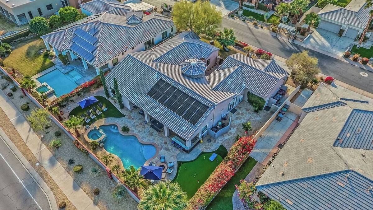 Indio House | EndUp - Montage deluxe game room. Walk to Coachella. free pool heat.