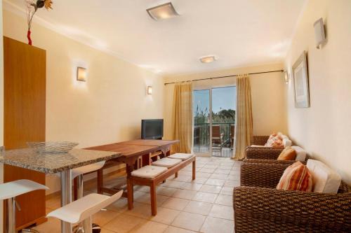 Pedras Pretas House | Energia Dourada - Porto Santo