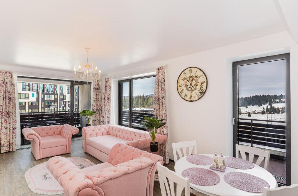 Poiana Brasov Apartment | English Home in Silver Mountain Resort Poiana Brasov