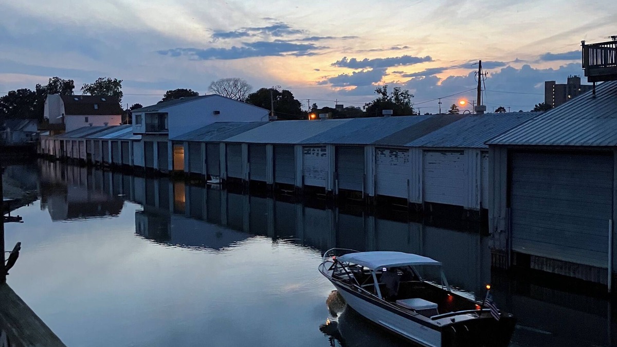 Sandusky House | Enjoy a Boathouse on the Bay in the heart of Downtown Sandusky.
