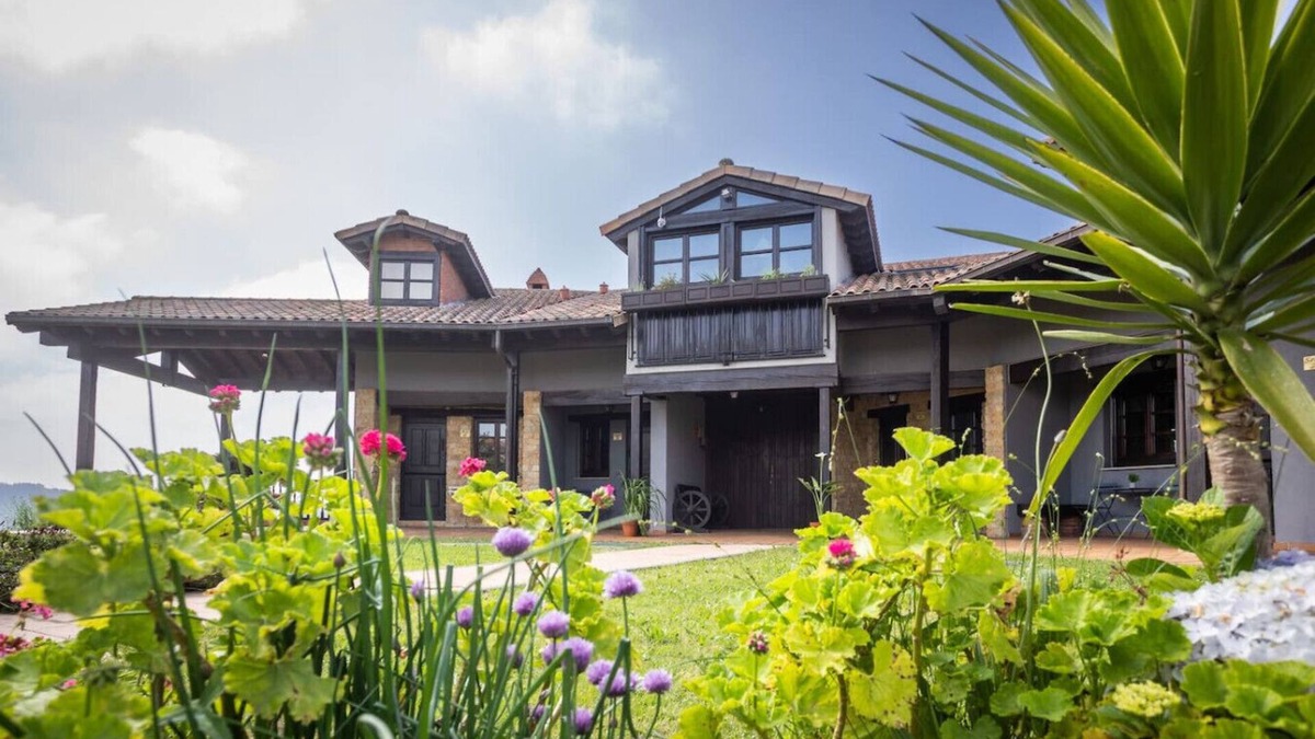 Lloreda Apartment | Enjoy a great time with family & friends at coast