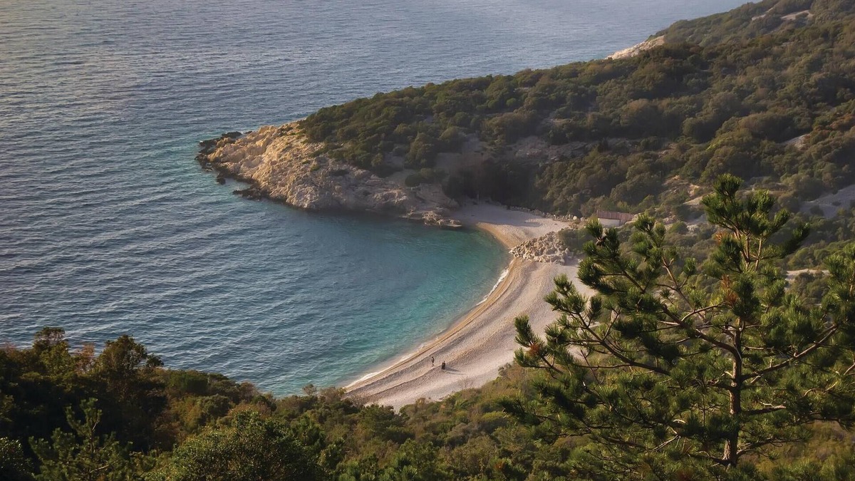 Martinscica Apartment | Enjoy a great vacation in this vacation apartment in excellent location on the beach.