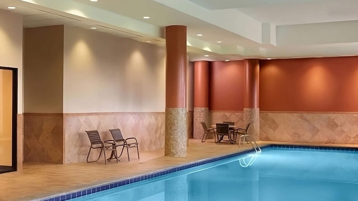 Cumberland Hotel | Enjoy a Hassle-Free Stay! Indoor Pool, Pet-Friendly