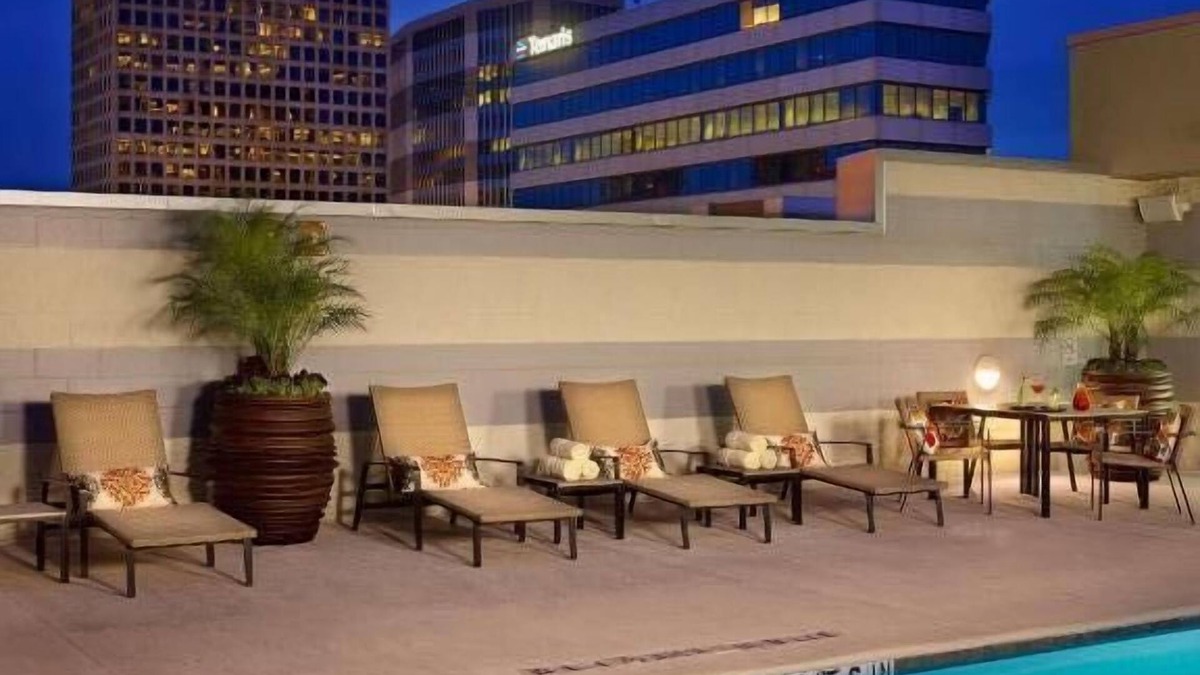 Uptown Hotel | Enjoy a Hassle-Free Stay! Close to Houston Arboretum and Nature Center, w/Pool!