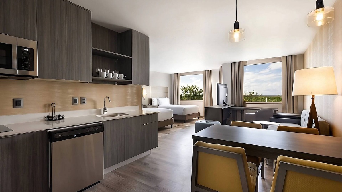 Zona Hotelera Apartment | Enjoy a Hassle-free Stay! 4 Convenient Units, Free Breakfast & Parking, Pool