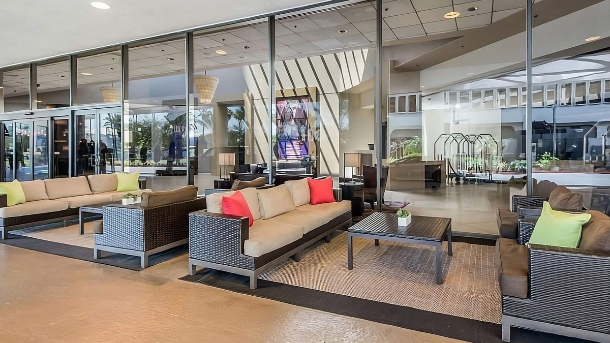Los Angeles Resort | Enjoy a Hassle-Free Stay! 2 Relaxing Units, Pet-Friendly, Airport Shuttle!