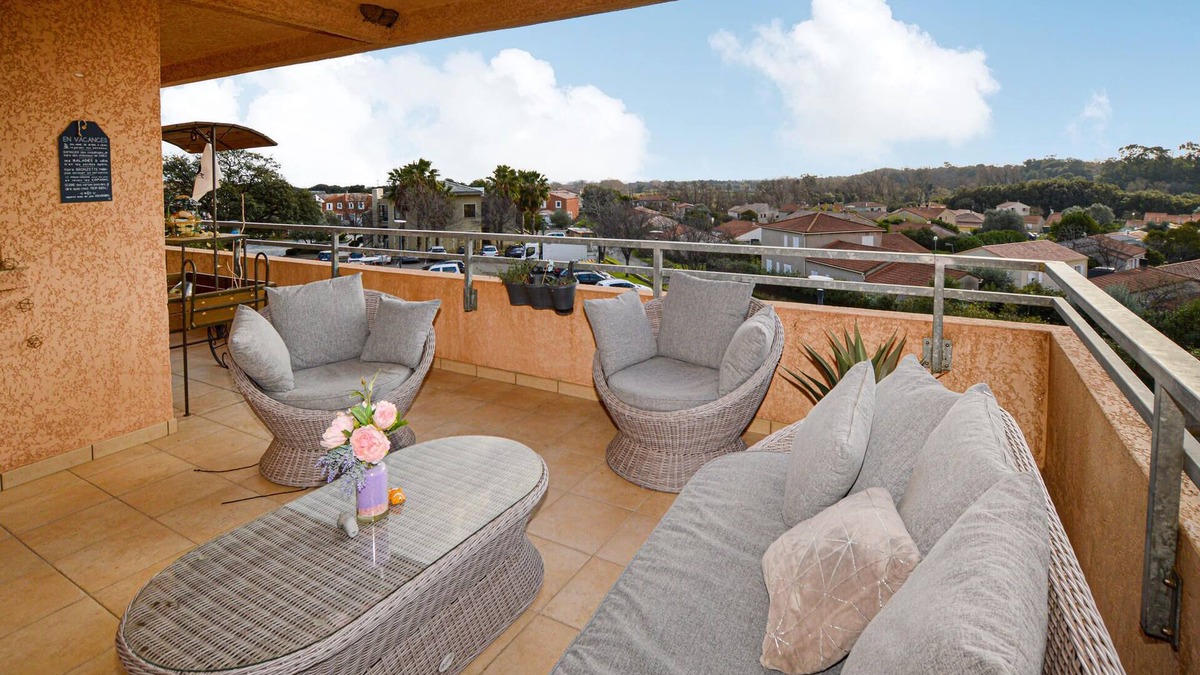 Folelli Apartment | Enjoy a magnificent view of the countryside on vacation in this beautiful vacation apartment!