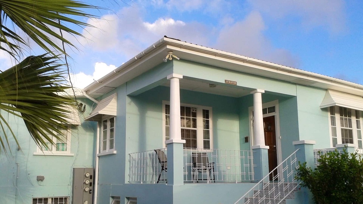 Brighton Apartment | Enjoy A Peaceful Vacation Steps away from a Pristine Beach On The West Coast.