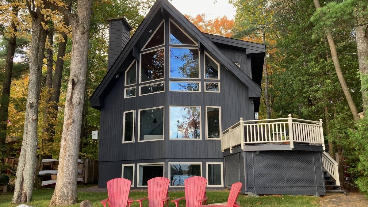 Torrance Cottage | Enjoy a perfect southwest exposure on beautiful Lake Muskoka this summer.