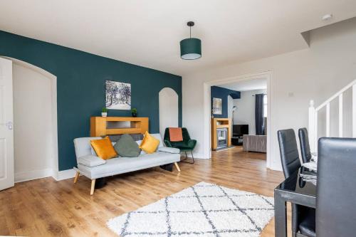 Sunderland House | Enjoy A Spacious 3 Br Home