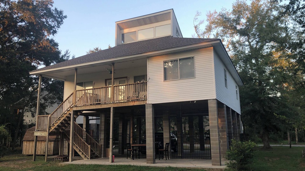 Mandeville House | Enjoy a stay at this quaint 3 bedroom 2 bath home near downtown Mandeville.