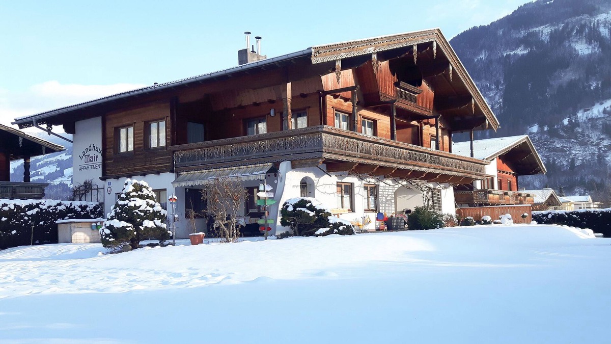 Uderns Apartment | Enjoy a whole floor of freedom with a great view of the Tyrolean mountains