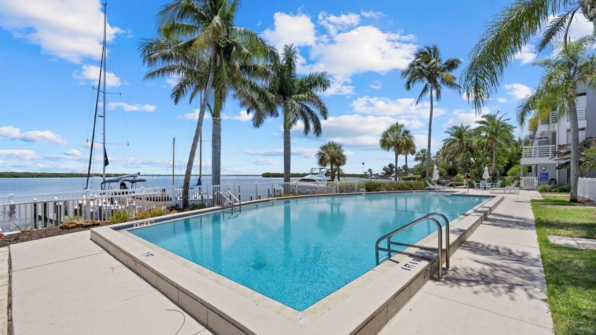 Whitney Beach Condo | Enjoy all Longboat Key has to offer from Harbor Villa Club! Beautifully updated 2/2 directly on the bay!