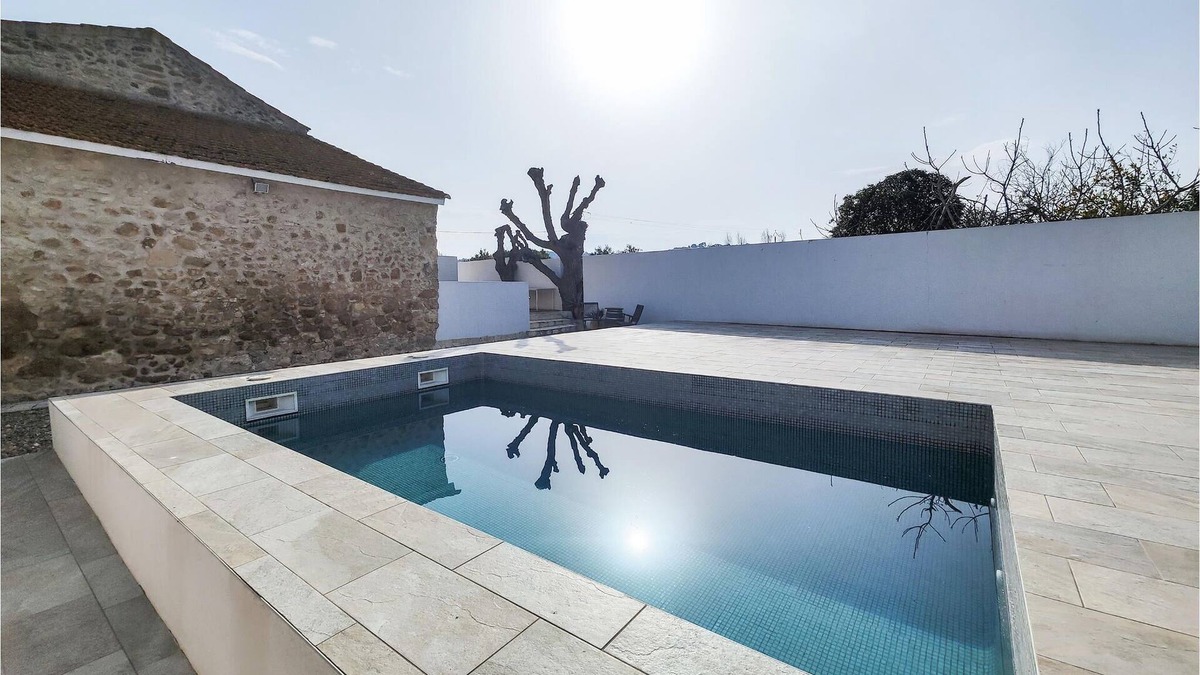 Nissan-lez-Enserune House | Enjoy an unforgettable vacation in this inviting vacation home with pool access!