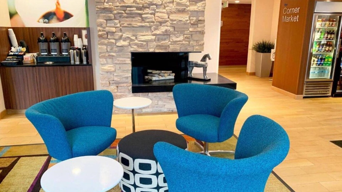 Englewood House | Enjoy an uncomplicated stay at our Highlands Ranch hotel.