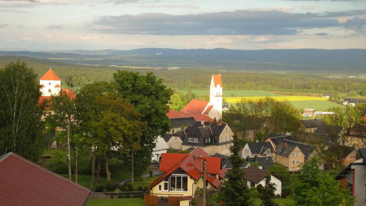 Bad Brambach Apartment | Enjoy and relax with a wonderful panoramic view at Schönberg Castle