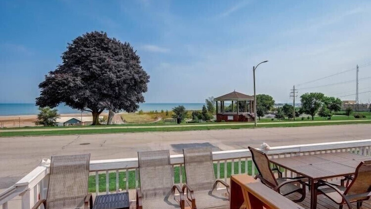 Racine House | Enjoy Beachfront Living With family!