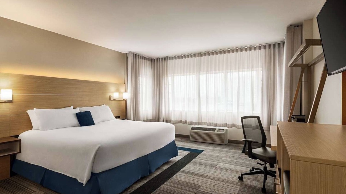Mid Beach Hotel | Enjoy Beachfront Room with Outdoor Pool Close to Miami Beach Boardwalk