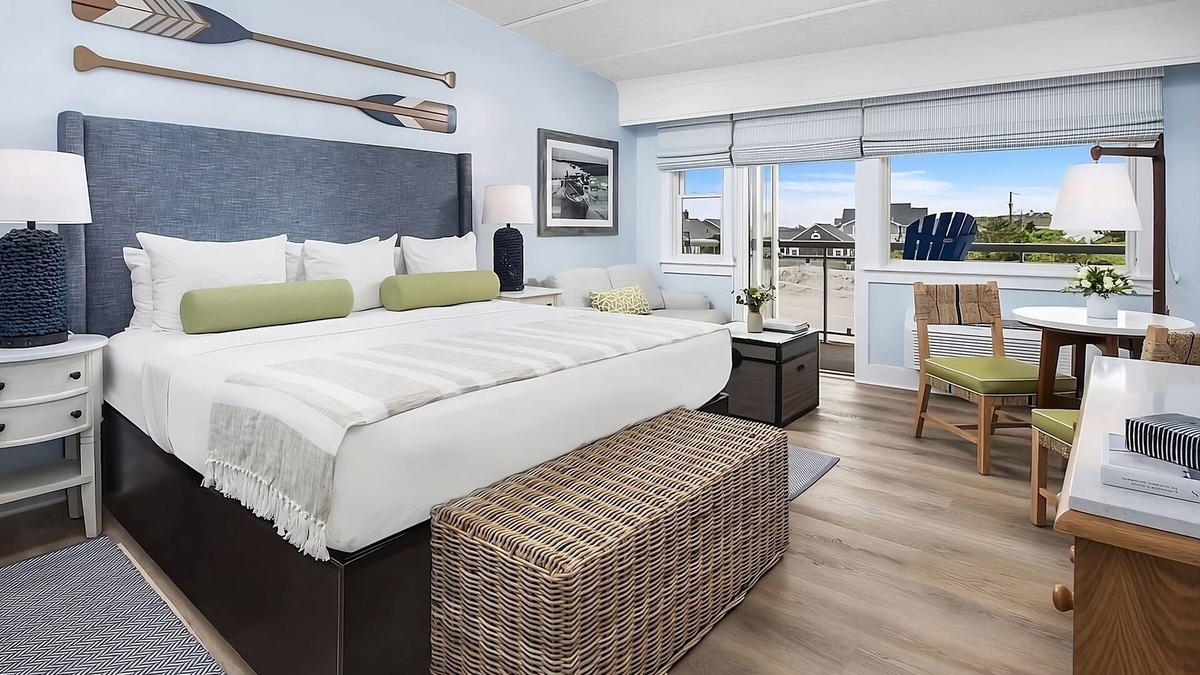 Silver Beach Hotel | Enjoy Comfort and Convenience on your Vacation! FREE Parking, Indoor Pool!