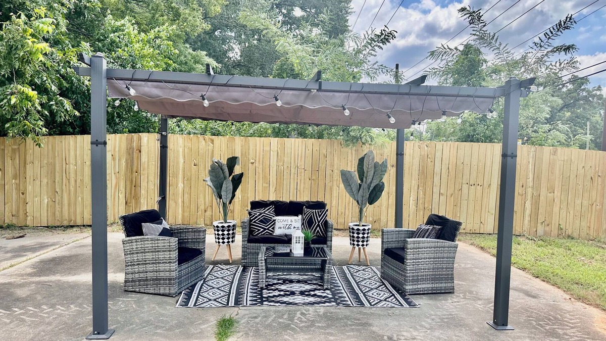 Caddo Heights-South Highlands House | "Enjoy Comfort in Every Stay"