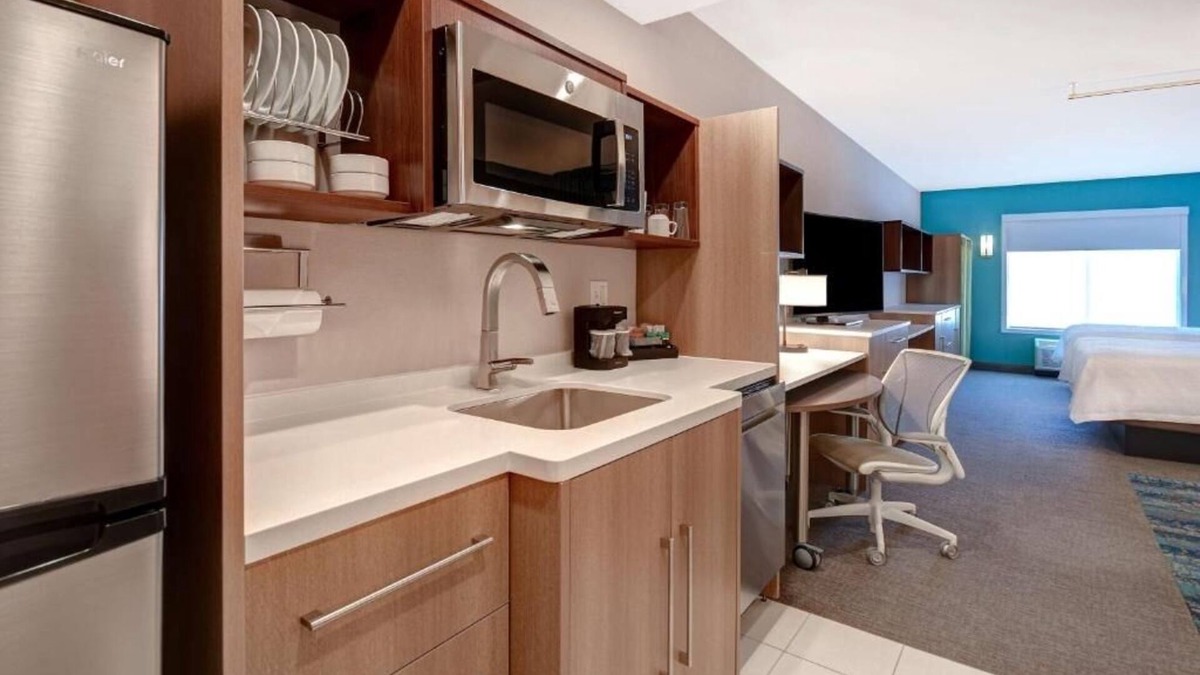 Downtown Tucson Hotel | Enjoy Comfort! Swimming Pool, Kitchen, Free Breakfast, Fitness Center