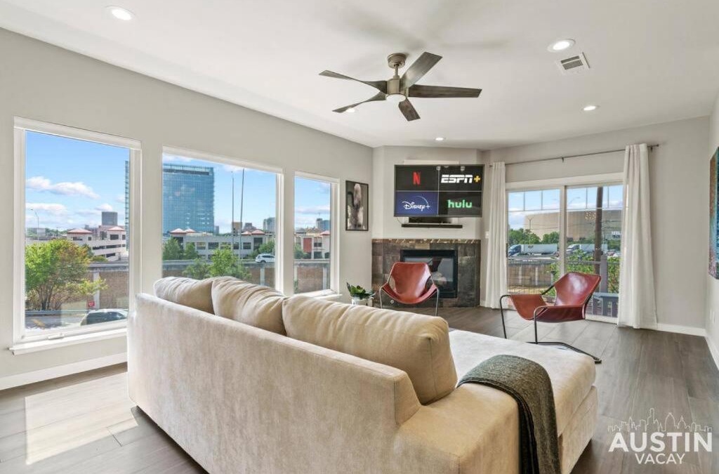 Swede Hill House | Enjoy DT Newly Renovated & Patio and Free Swim Club by Austin Vacay
