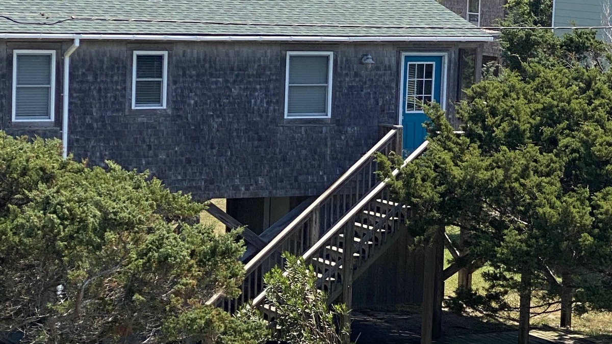Hatteras Cottage | Enjoy Easy Access To The Ocean Less Than 100 Yards Away!
