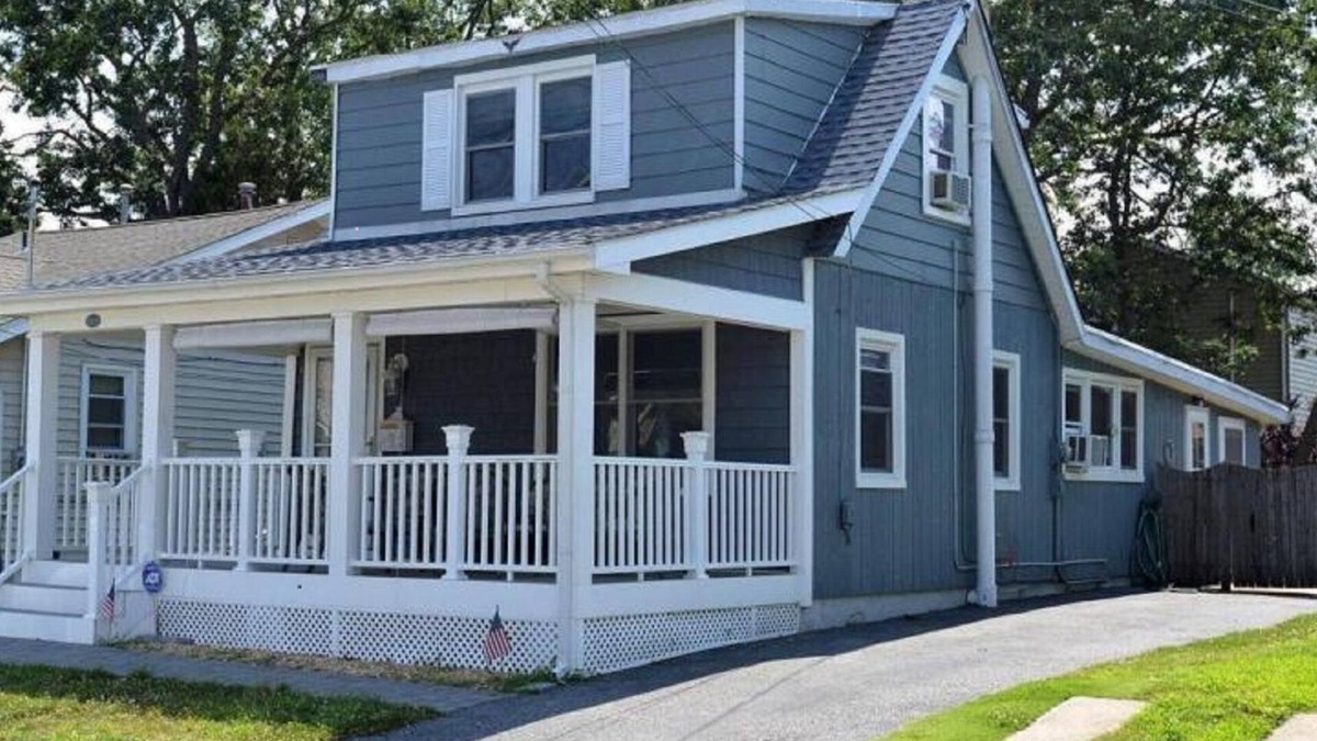 Lake Como House | Enjoy Fall at the Shore at the Belmar Blue Bungalow! Comfortable & Pet Friendly!