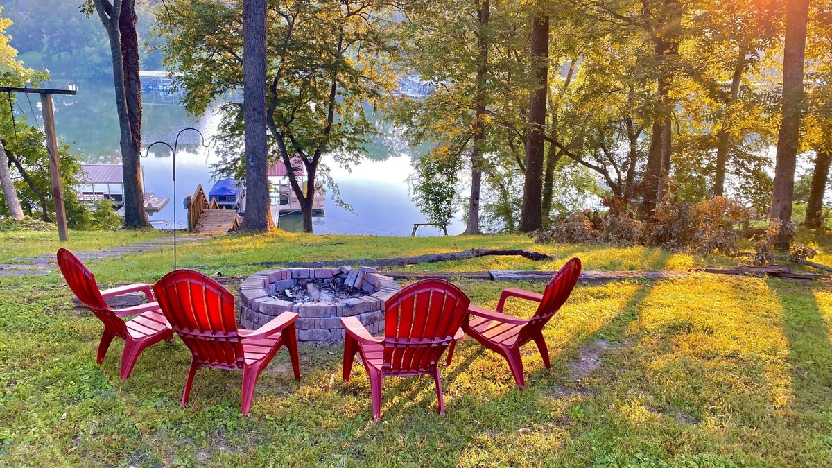 Winchester House | Enjoy fireside sunset & walk to movies, shops, restaurants!