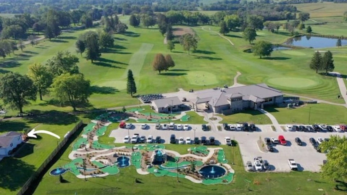 Altoona House | Enjoy golf course views with hot tub and fire pit.