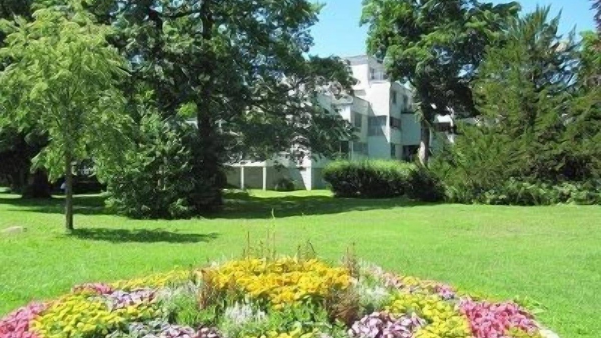 Petershausen-Ost Apartment | Enjoy holidays in a prime location in Konstanz, the holiday in the south right on the shore