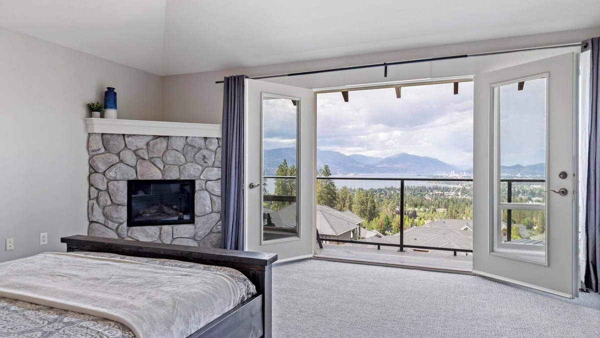 West Kelowna Estates House | Enjoy Kelowna life! Okanagan Lake and City Views