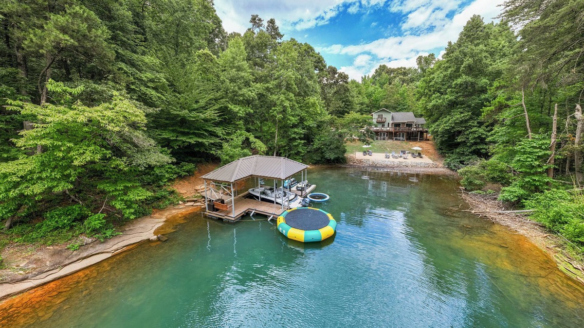 West Union House | Enjoy Lake Keowee with Private Sandy Beach, Dock, Water Toys, PWC & Boat options