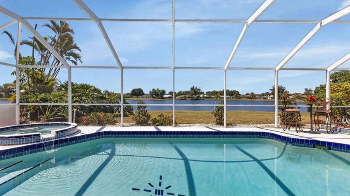 Deep Creek House | Enjoy lake views from the lanai. Charming 3-bdr home in quiet Deep Creek sub.
