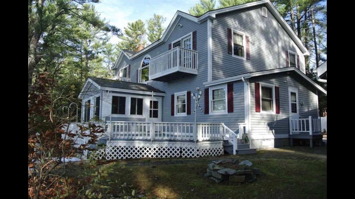 Gilmanton IW House | Enjoy lakefront life. Sleeps 12+. Gorgeous sunsets year-round on Crystal Lake
