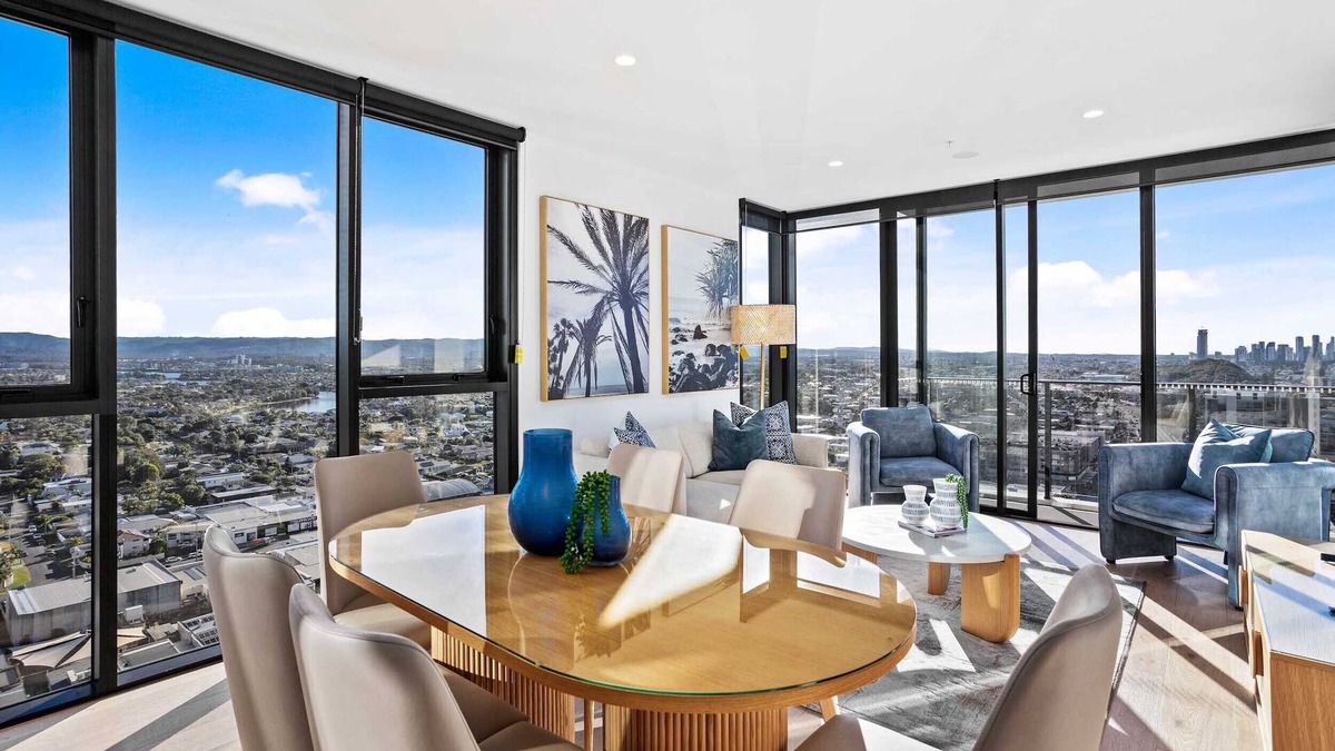 Burleigh Heads Apartment | Enjoy luxury just a stones throw from the beach!