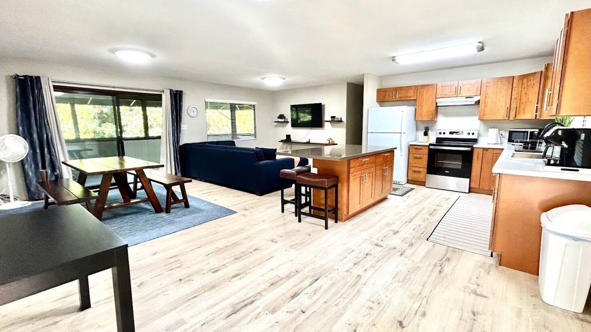 Kealakekua House | Enjoy Mac Nut Farm living! Enjoy all the mac nuts your heart desires!