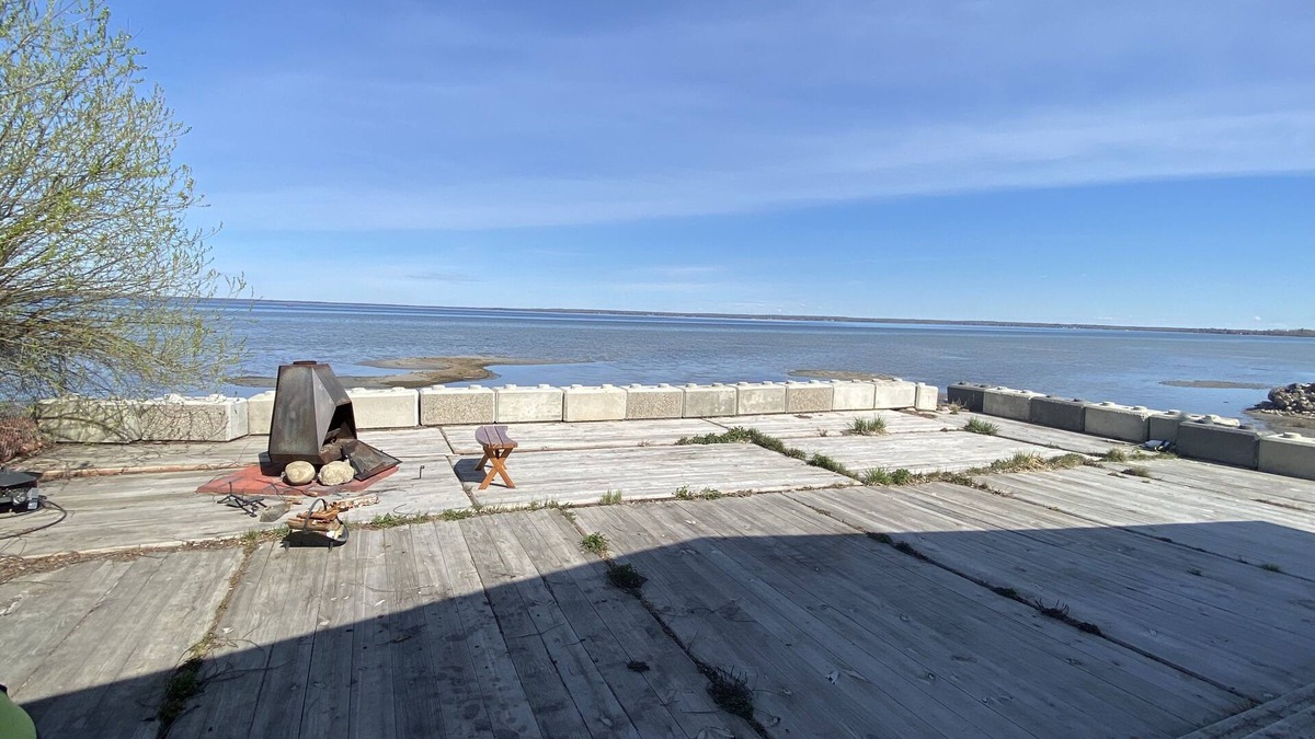 Alberta Beach Cottage | Enjoy one of Alberta’s largest sand deposits! Beautiful Sunsets and cute town.