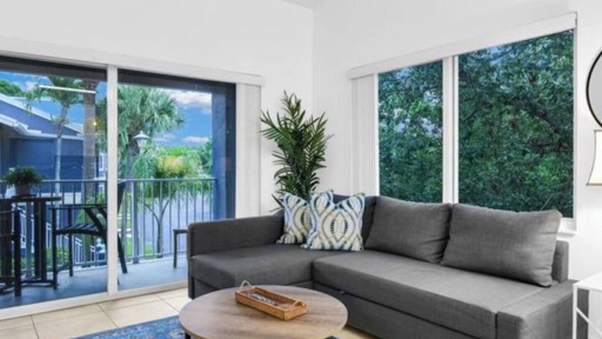 Boca Raton Apartment | Enjoy our corner 2 bedroom, 2 bath top floor apartment in West Boca Raton