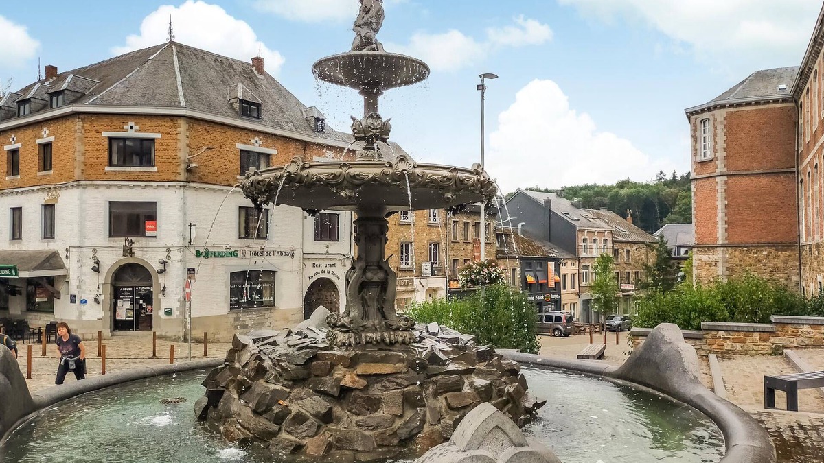 Lorcy House | Enjoy peace and quiet in this spacious vacation home on the outskirts of Saint-Hubert.