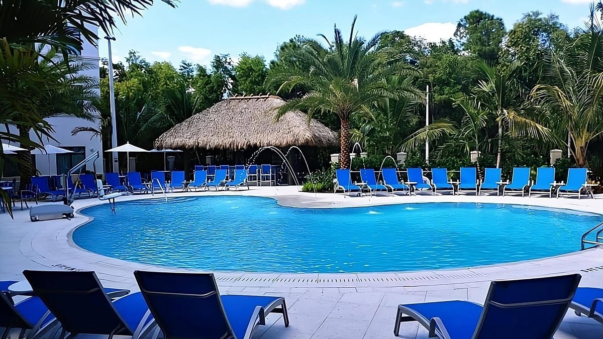 Naples Apartment | Enjoy Poolside Cocktails and BBQ at Cozy Studio Near Marco Island - Moments Away