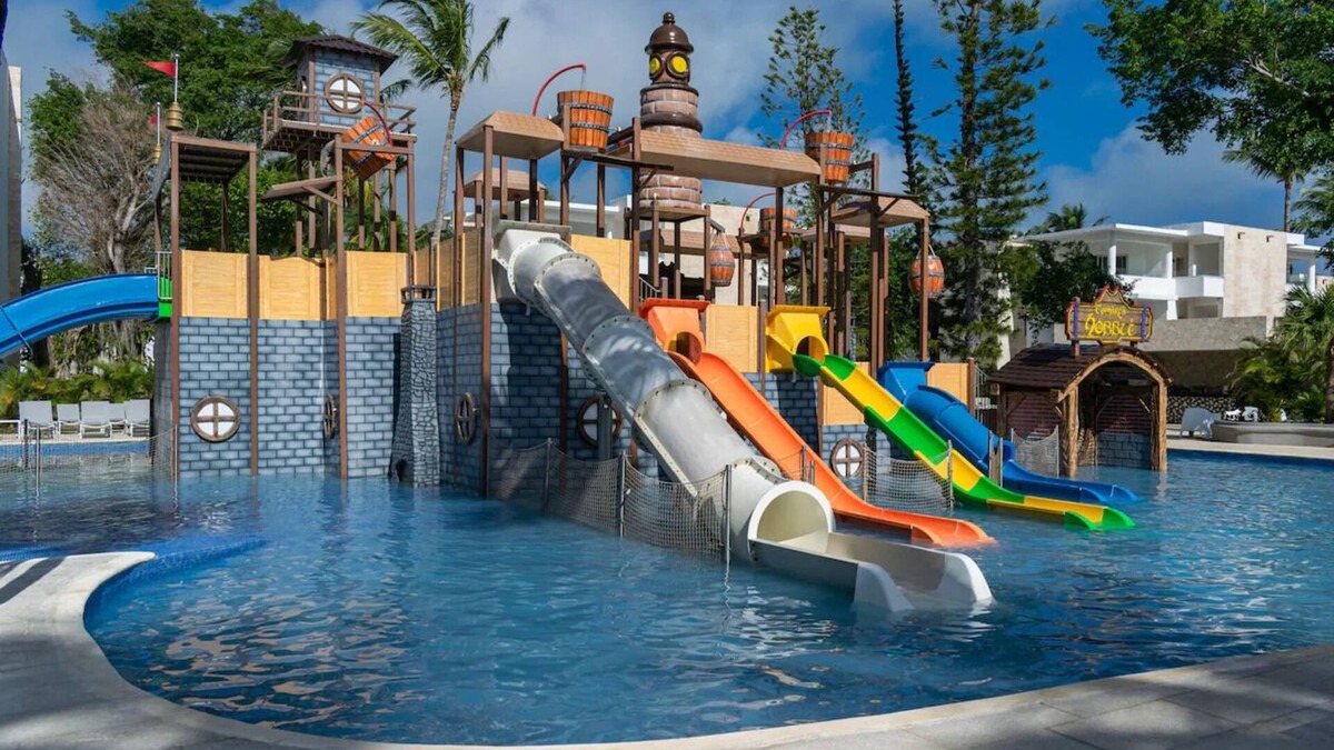 Bavaro Hotel | Enjoy Premier Family Experiences at Room Near Playa Juanillo Delights!