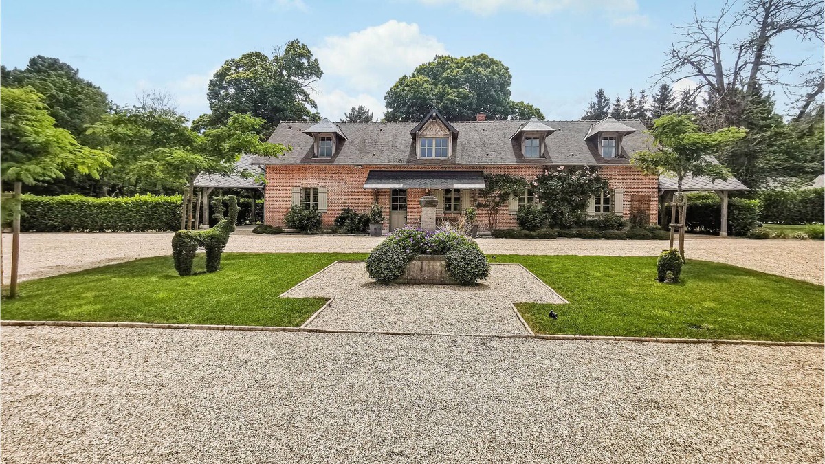 Nouan-le-Fuzelier House | Enjoy privacy and luxury in this villa on a beautiful estate.