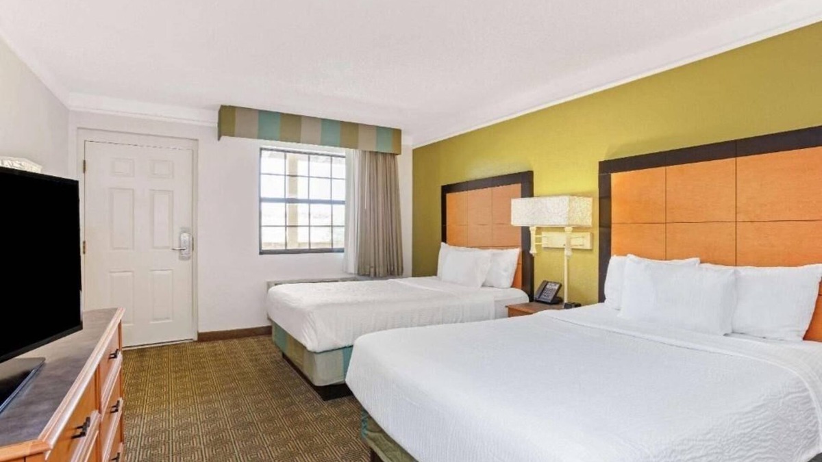 Orlando Hotel | Enjoy Relaxation | Free Parking & Breakfast | Pool | Near Airport | 2 Units